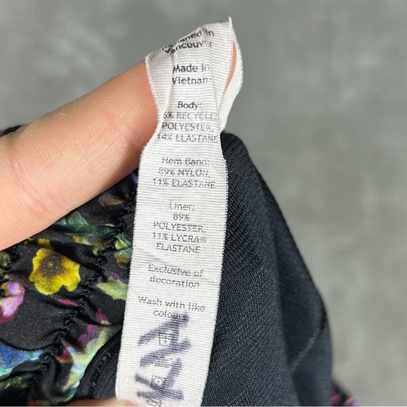 Lululemon Shorts Womens 0 Hotty Hot 4” Inseam
Flowerscope Lined Athletic Run Gym - Picture 6 of 13